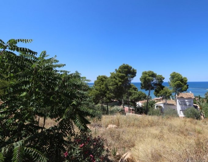 Parcela en venta en Denia con vistas al mar