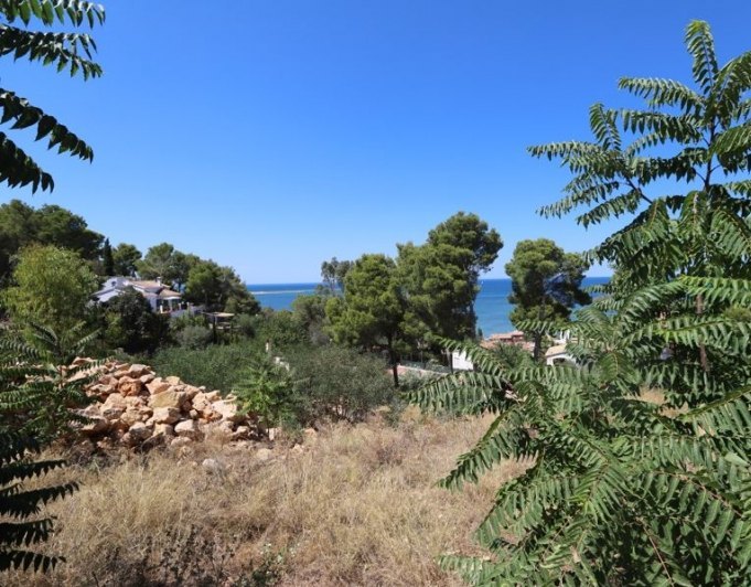 Parcela en venta en Denia con vistas al mar