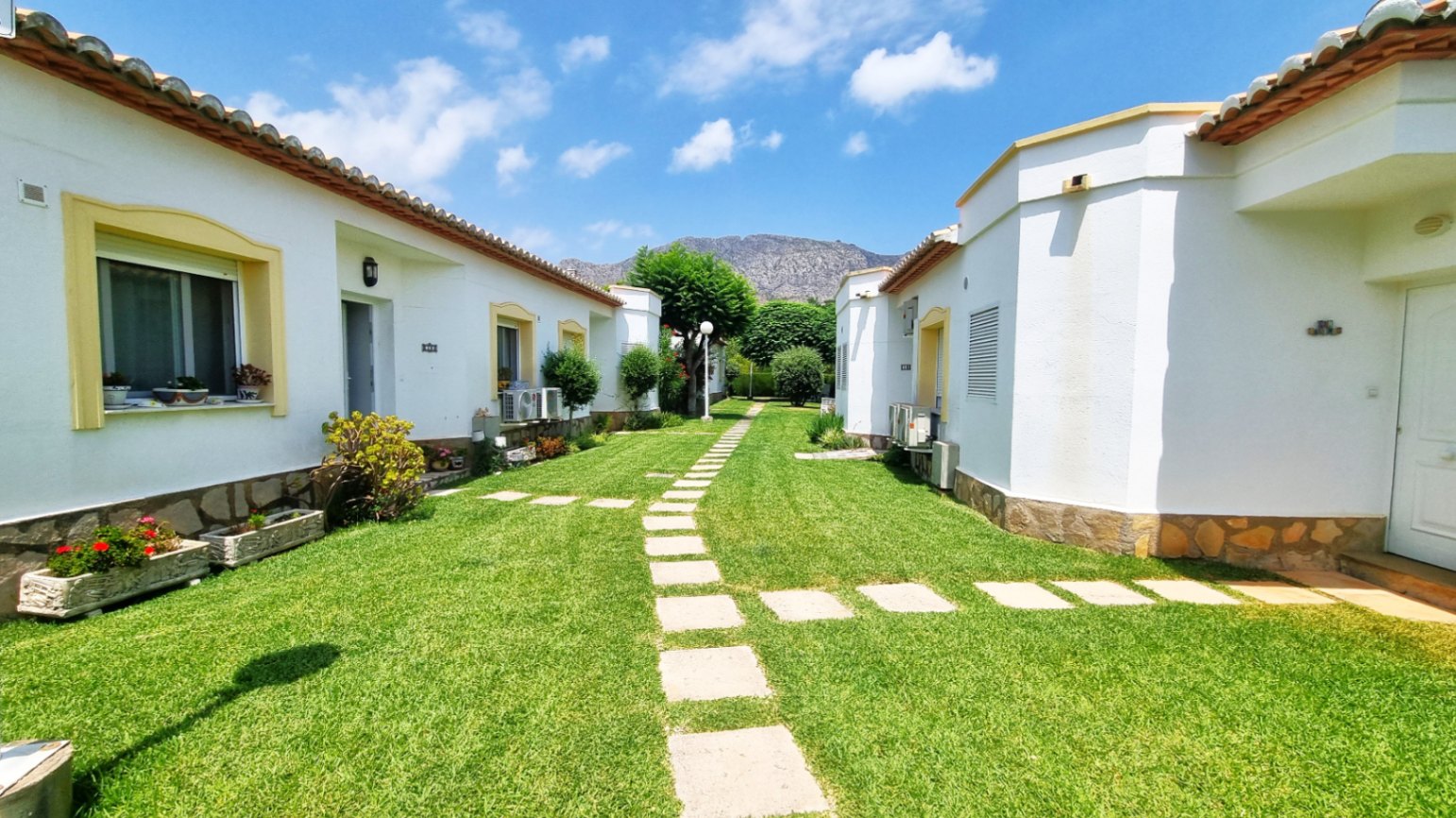 Casa adosada en venta en Beniarbeig