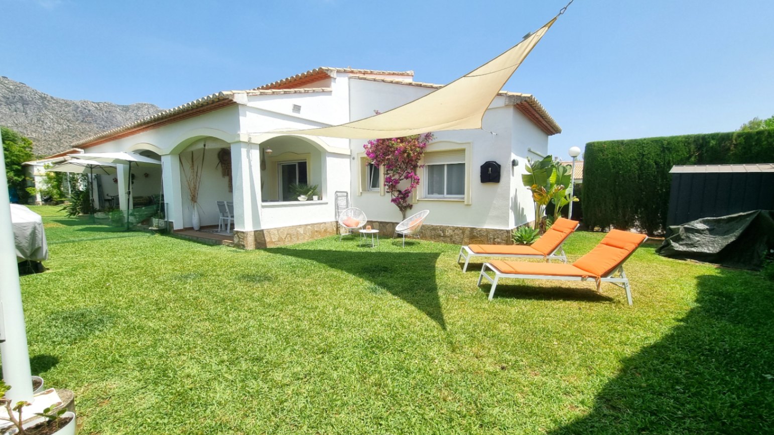 Casa adosada en venta en Beniarbeig