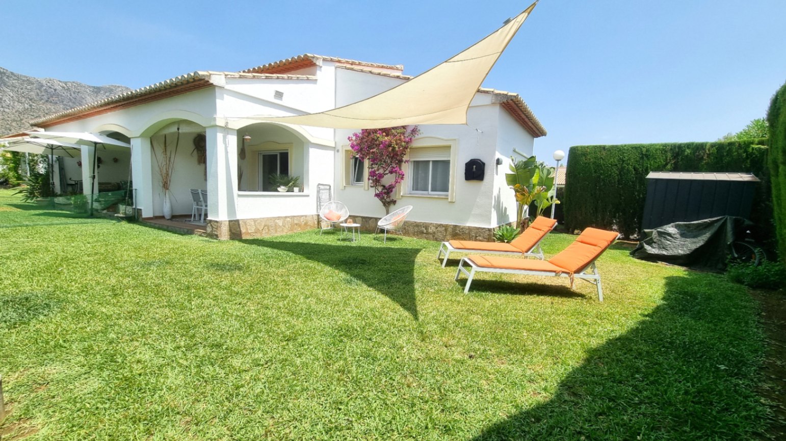 Casa adosada en venta en Beniarbeig