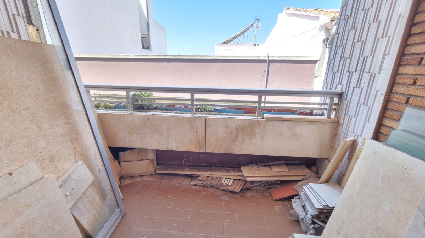 Amplio piso en venta en el centro de Ondara con gran terraza privada