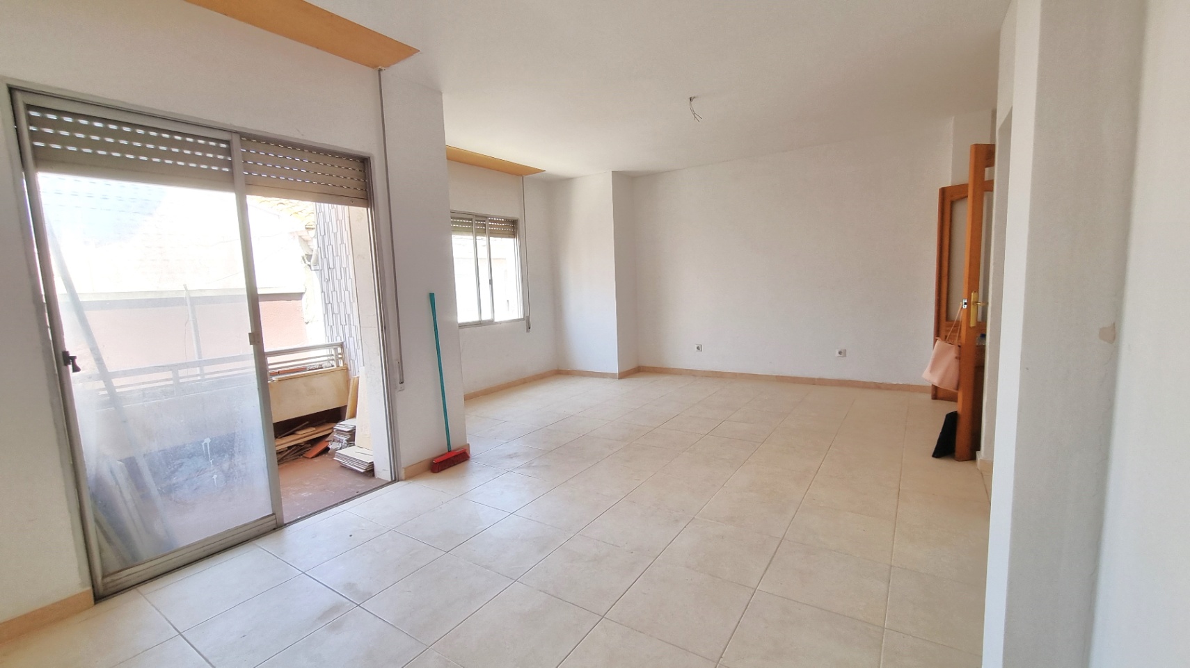 Amplio piso en venta en el centro de Ondara con gran terraza privada