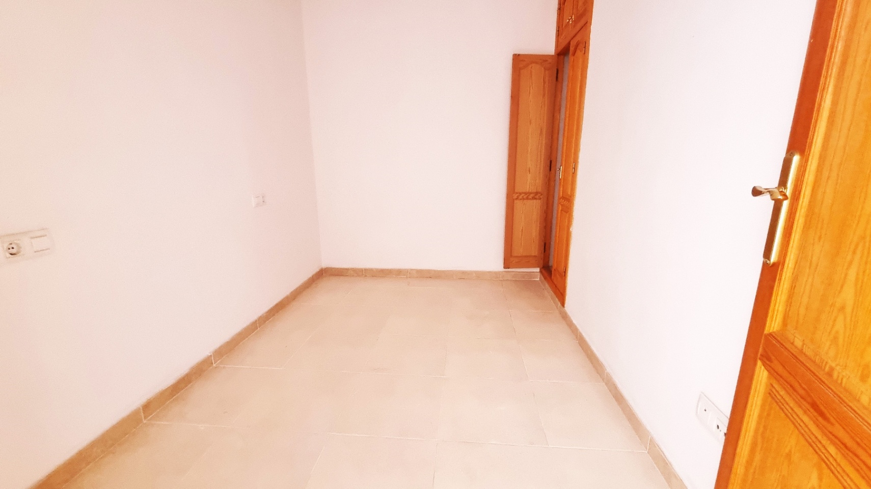Amplio piso en venta en el centro de Ondara con gran terraza privada