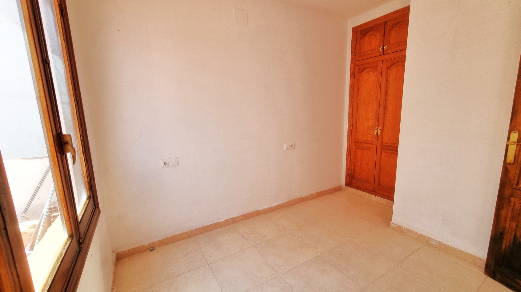 Amplio piso en venta en el centro de Ondara con gran terraza privada