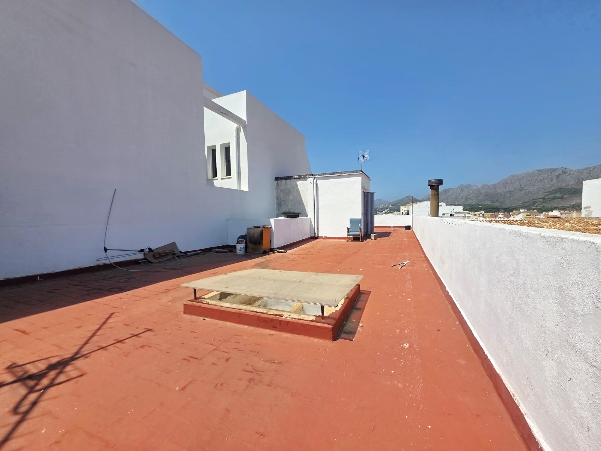 Amplio piso en venta en el centro de Ondara con gran terraza privada