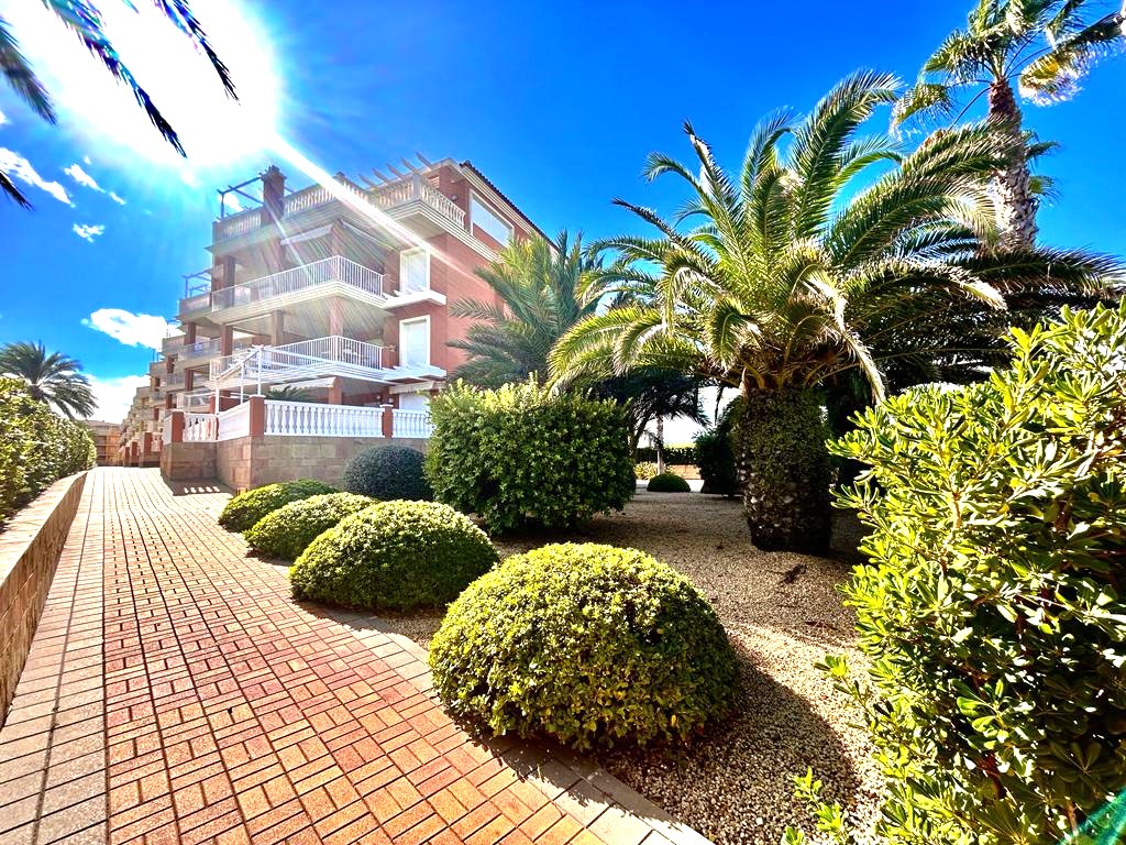Ático en venta en Dénia en primera línea de playa