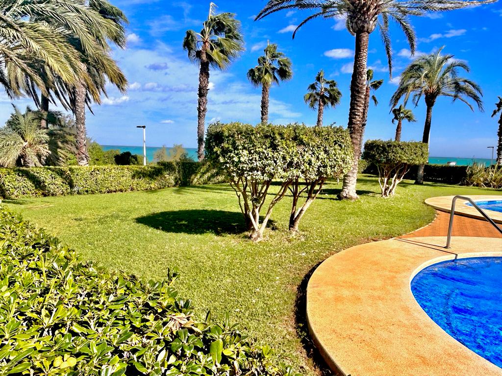 Ático en venta en Dénia en primera línea de playa