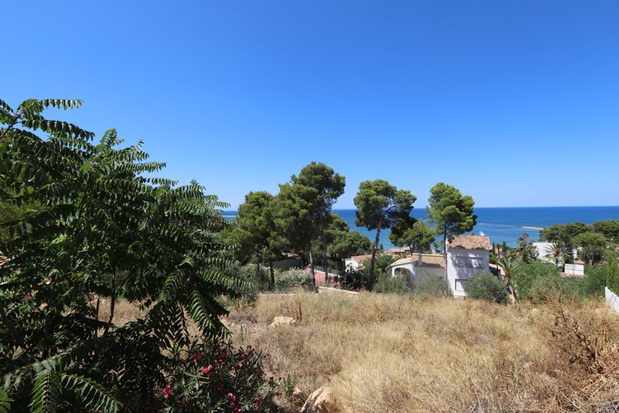 Parcela en venta en Denia con vistas al mar