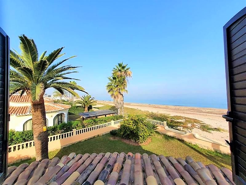 Villa à vendre à Dénia première ligne de la plage