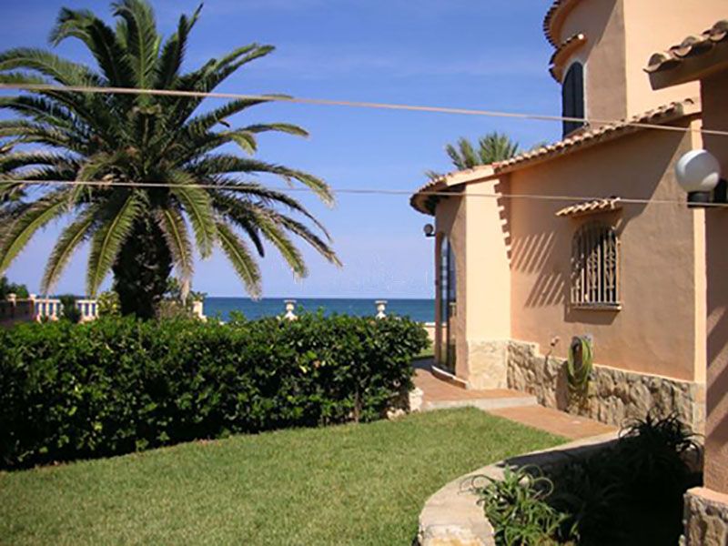Villa zum Verkauf in Dénia erste Linie des Strandes