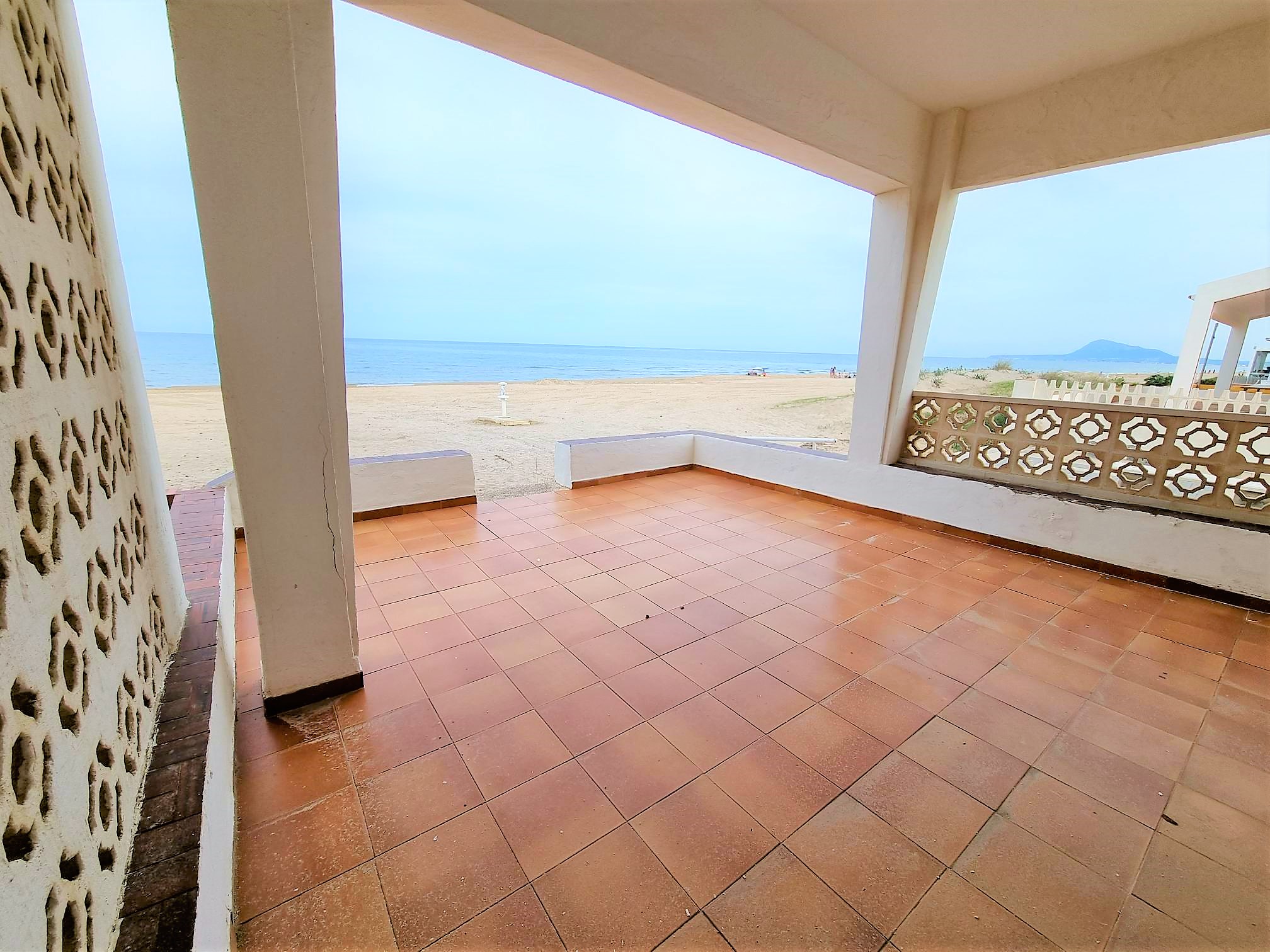 Villa zum Verkauf in Oliva direkt am Strand
