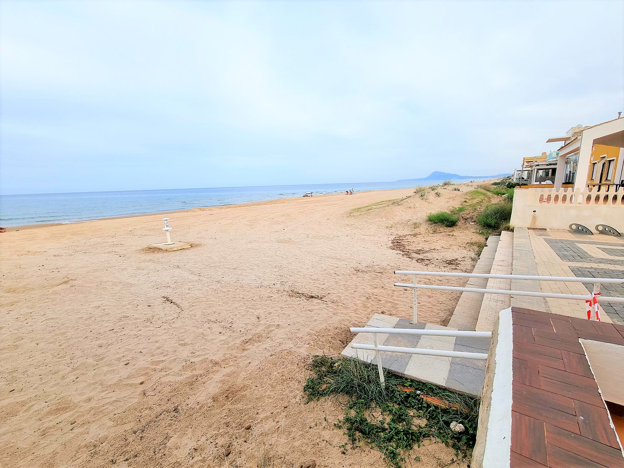 Villa for sale in Oliva beachfront