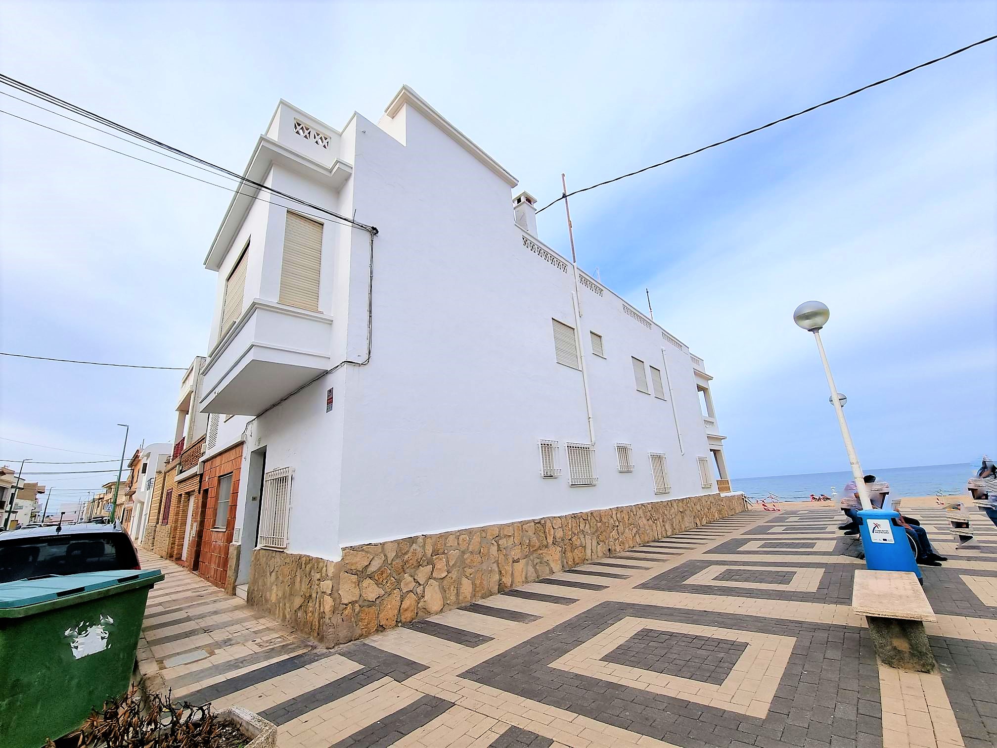 Villa for sale in Oliva beachfront