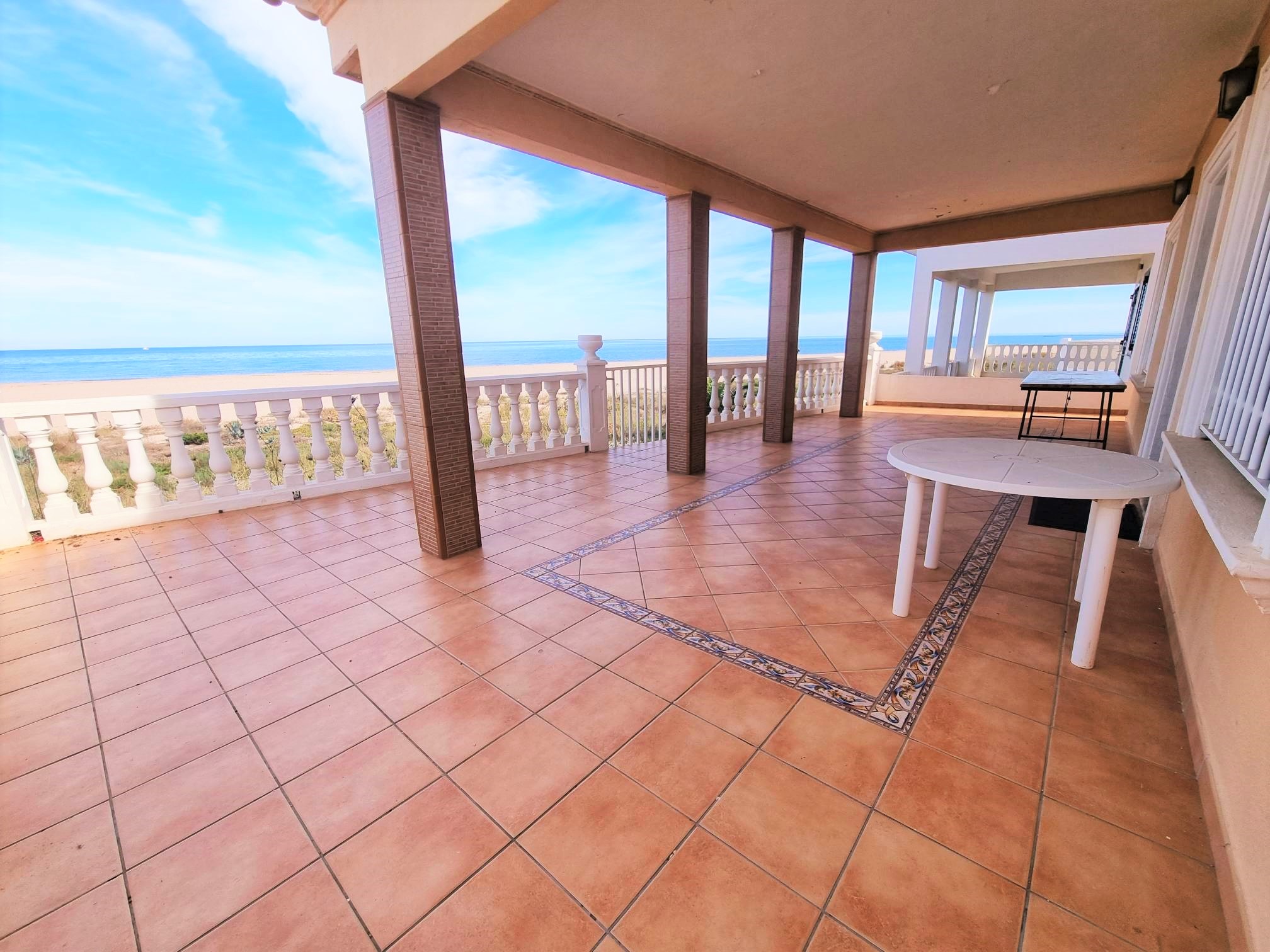 Villa zum Verkauf in Dénia direkt am Strand