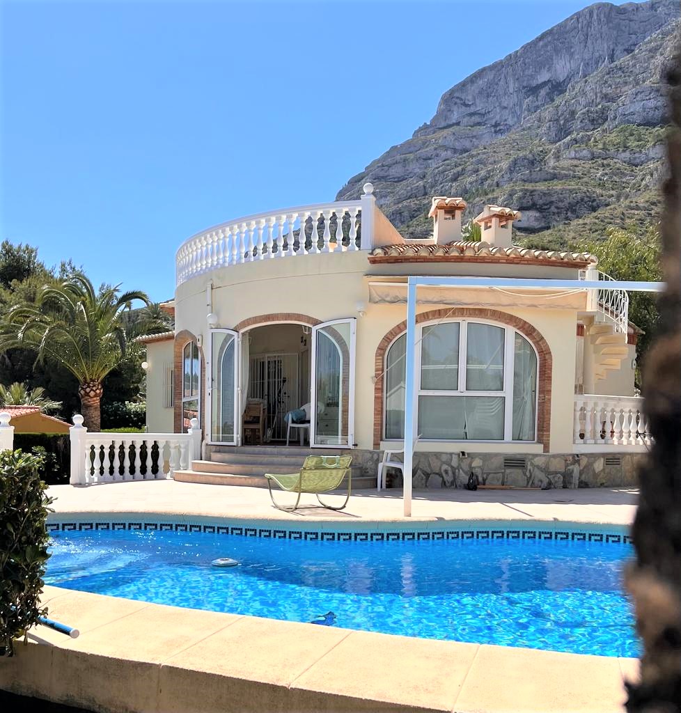 Villa in the Montgó de Dénia with sea views